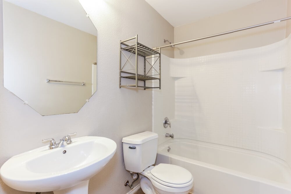 Building Photo - 1303 Macaw Ct