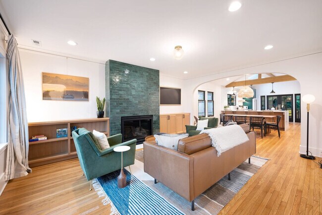 Building Photo - 2453 4th Ave W