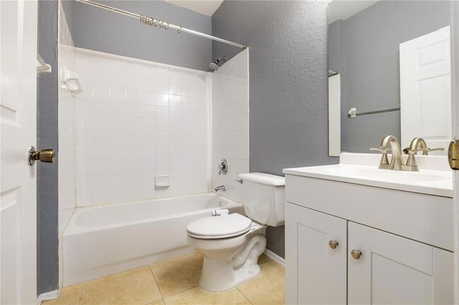 Building Photo - 16573 Enclave Village Dr