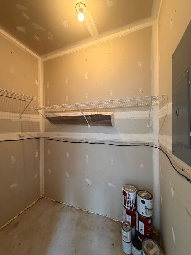 Building Photo - 606 Windbrook Cir