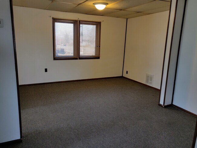 Building Photo - 107 1st St NE