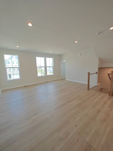 Building Photo - 109 S Durham Dr