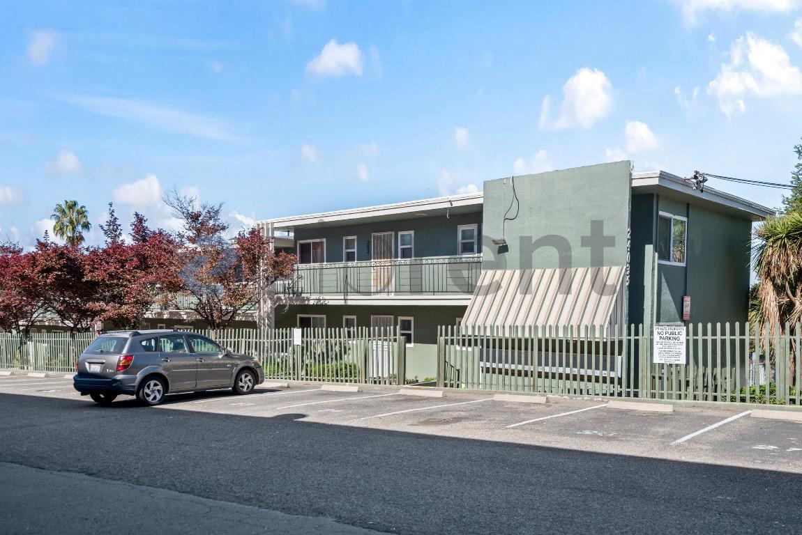 Building Photo - Unit 204
