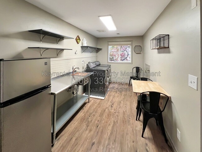 Building Photo - 5000 S Deselm Way