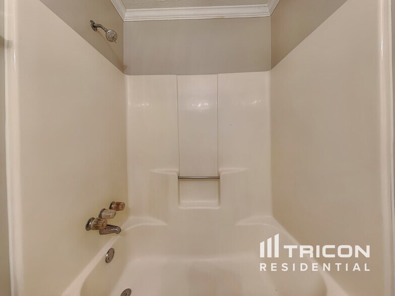 Building Photo - 4684 Woodglen Ct