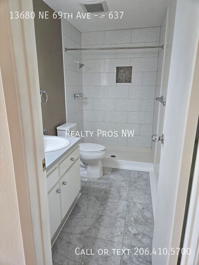 Building Photo - 13680 NE 69th St
