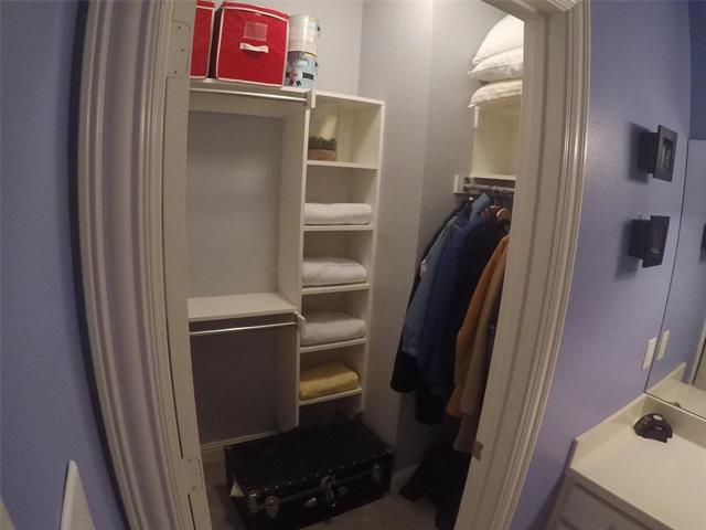 Building Photo - 1921 Summit Ave