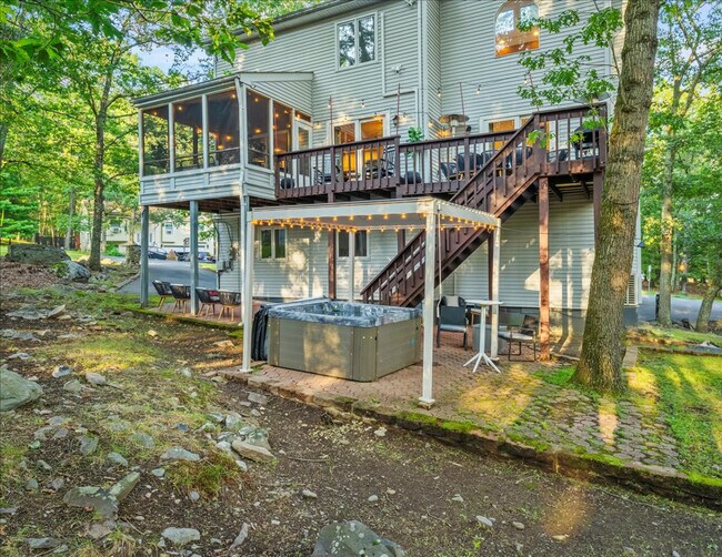 Building Photo - 1825 Jennifer Dr