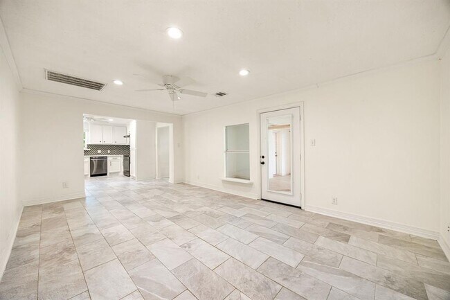 Building Photo - 9762 Tappenbeck Dr