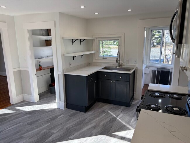 Building Photo - 240 Nahatan St