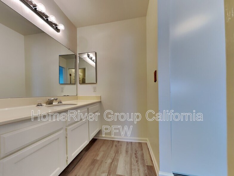 Building Photo - 3910 Coronado Cir