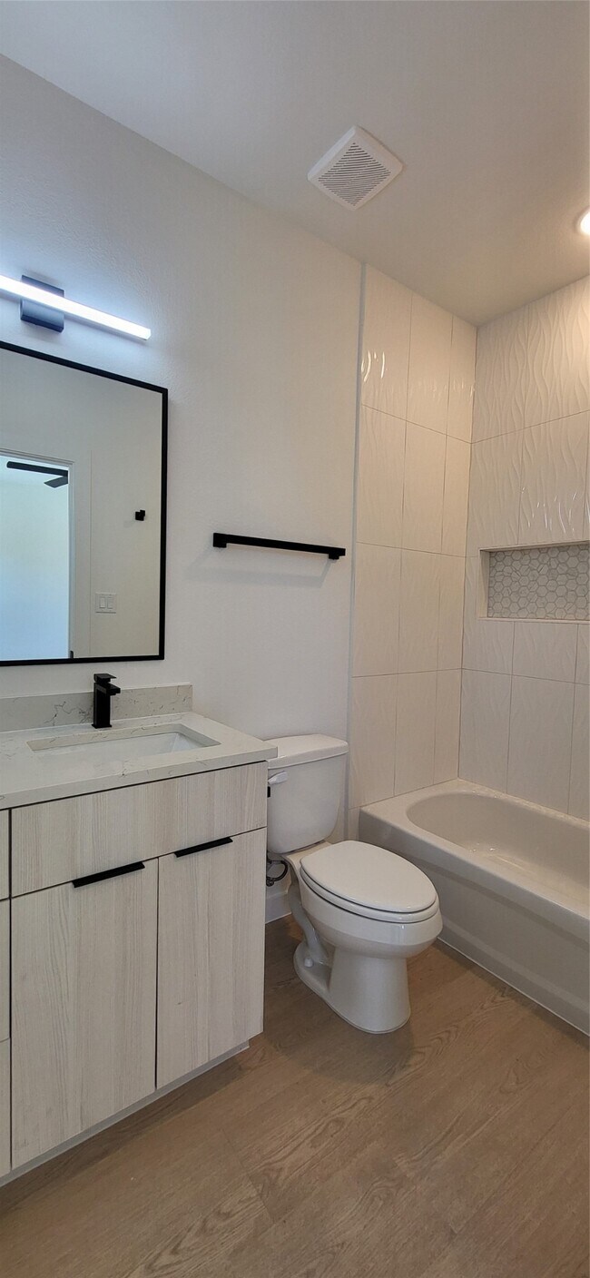 Building Photo - 1033 North Ln