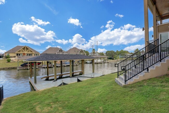 Building Photo - 502 Amalfi Dr