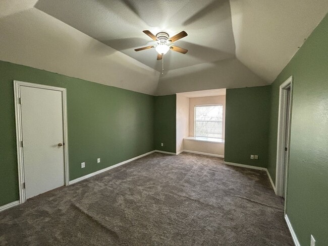 Building Photo - Beautiful 4BR 3.5BA Home w/ 3 Car Garage • Patio & Yard • 3 living areas in Grapevine