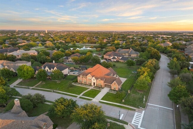 Building Photo - 1302 Featherwood Dr