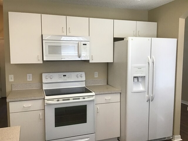 Building Photo - 558 Hatcher St SE