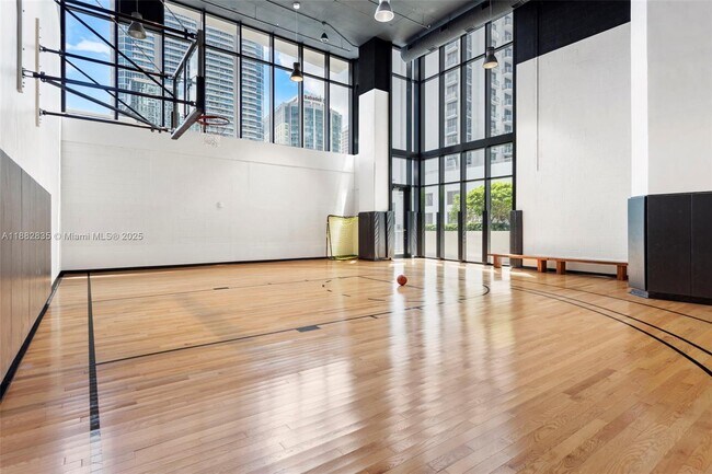 Building Photo - 1010 Brickell Ave