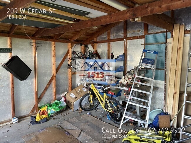 Building Photo - 209 W Cedar St