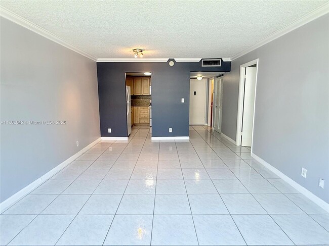 Building Photo - 2781 Taft St