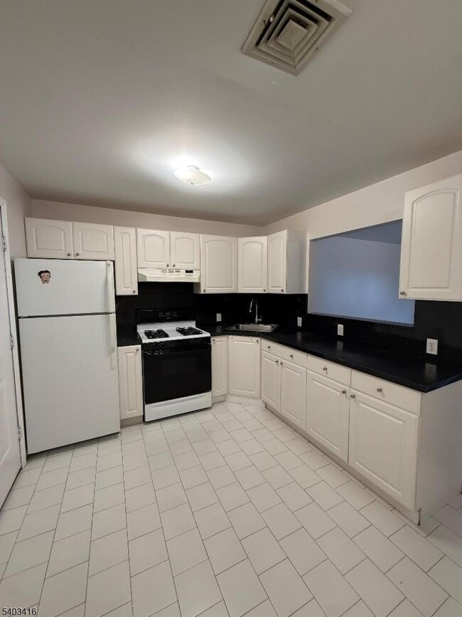 Building Photo - 360 Ridge Rd