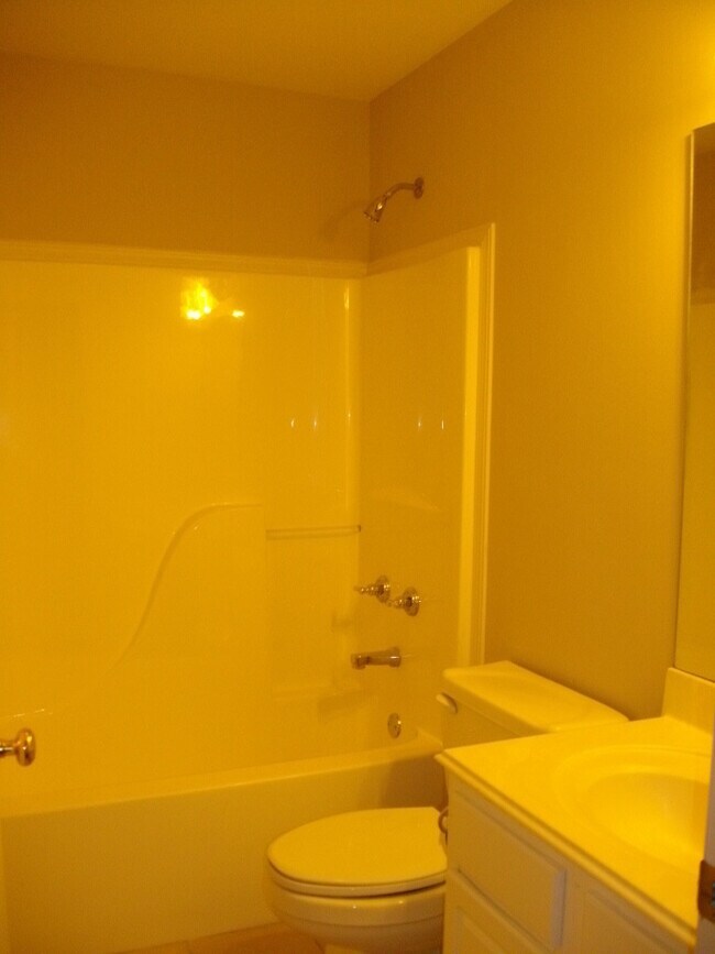 Building Photo - Kings Pointe Subdivision Just off E..Kings...