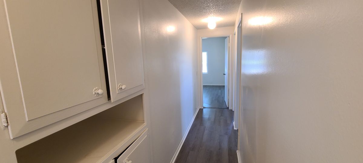 Building Photo - 421 Royal Cir