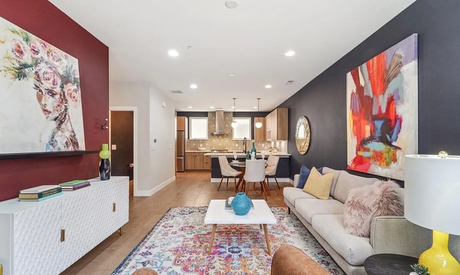 Building Photo - 2870 Tremont Pl