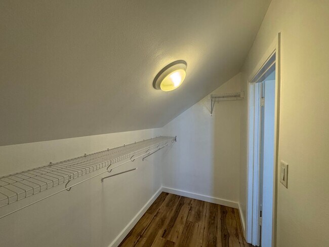 Building Photo - Stunning 4 Bedroom with 3 Bathroom Home in...