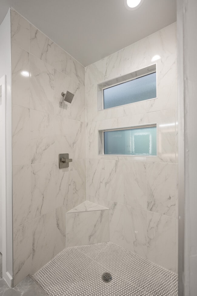 walk in shower with glass doors - 4358 Capistrano Ave