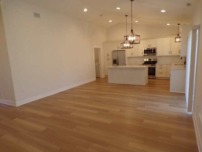 Building Photo - 33476 N Evergreen Dr