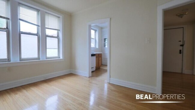 Building Photo - 1 bedroom in CHICAGO IL 60657