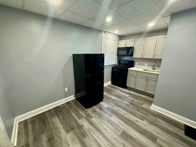 Building Photo - 505 Dawson Ave