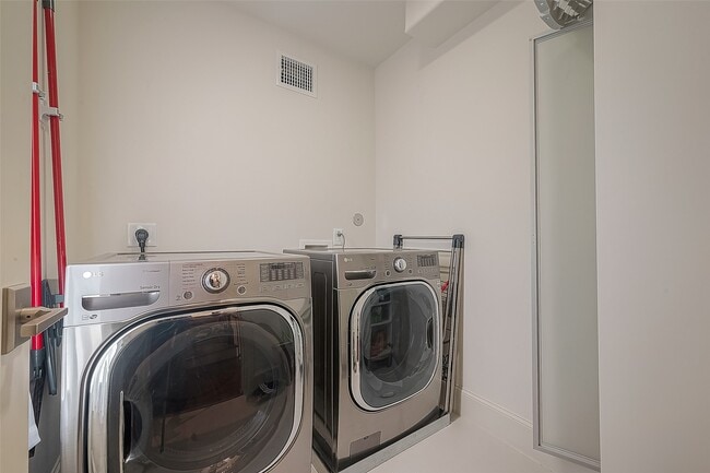 Building Photo - 5416 Jackson St