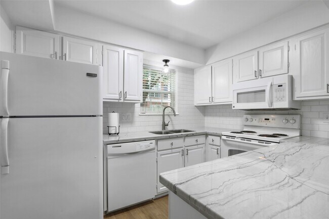 Building Photo - 857 Wax Myrtle Ln