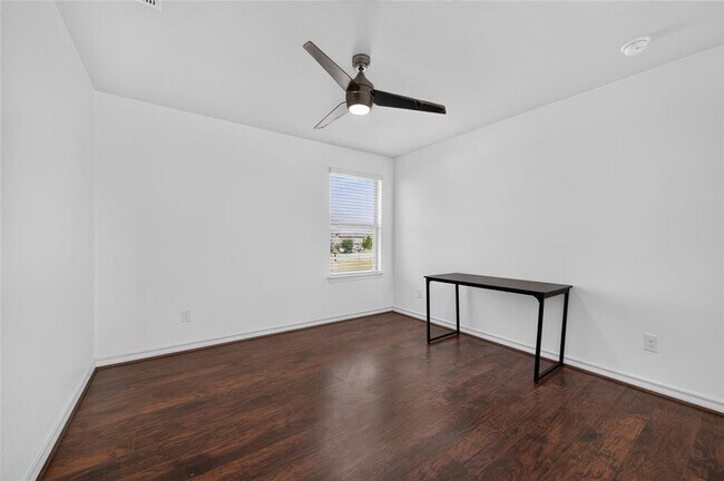 Building Photo - 7634 Leonardo Dr