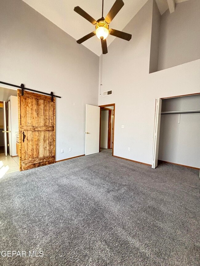 Building Photo - 10905 Loma De Rio Pl