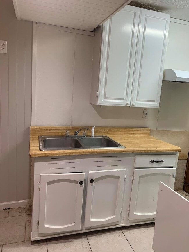 Building Photo - 903 W Walnut St