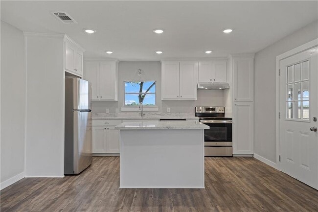 Building Photo - Charming Remodeled Home on Half an Acre in Lott, TX!