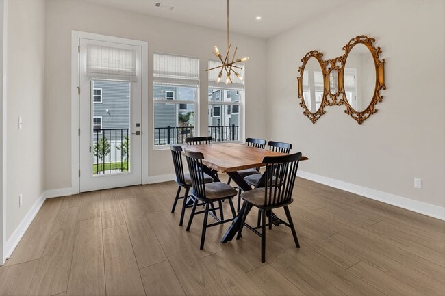 Building Photo - Modern 3 Bed, 3.5 Bath Townhome in The Nat...