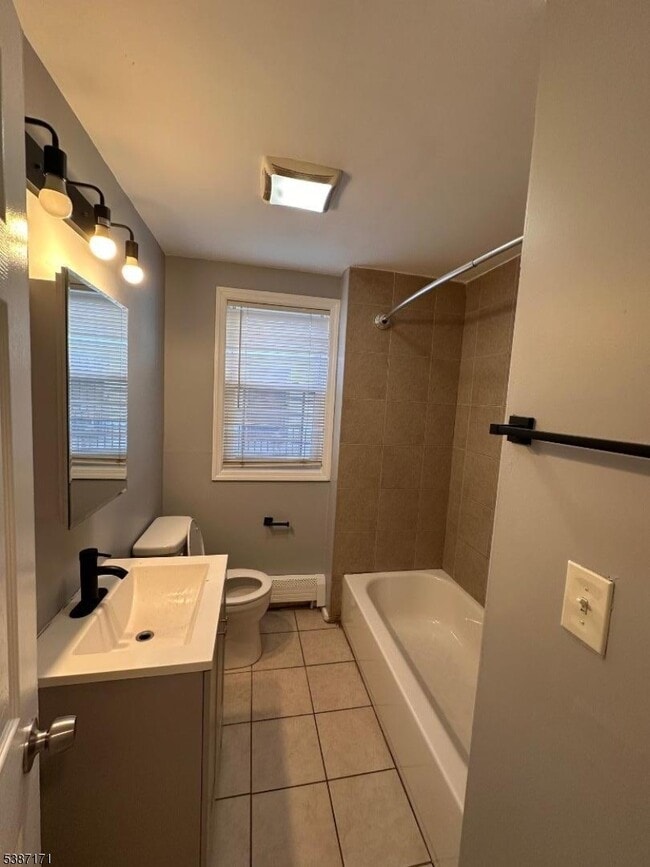 Building Photo - 87 Lyons Ave