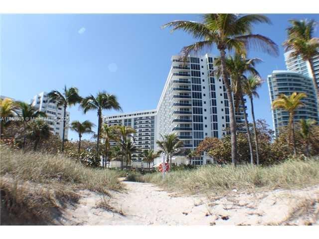 Building Photo - 10275 Collins Ave
