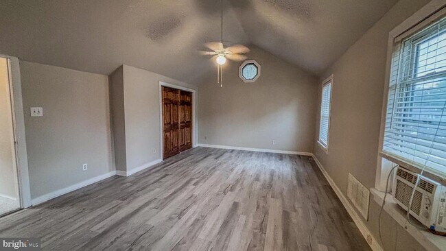 Building Photo - 28 S Lenola Rd