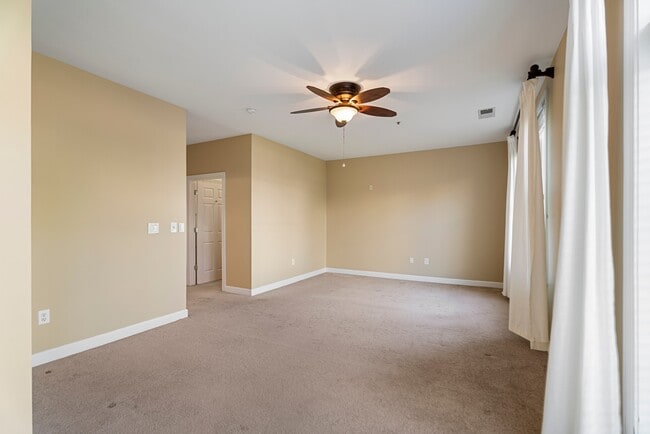 Building Photo - 35 E All Saints St