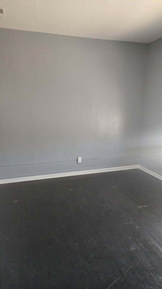 Building Photo - 2 Bedroom 1 bathroom Apartment for rent