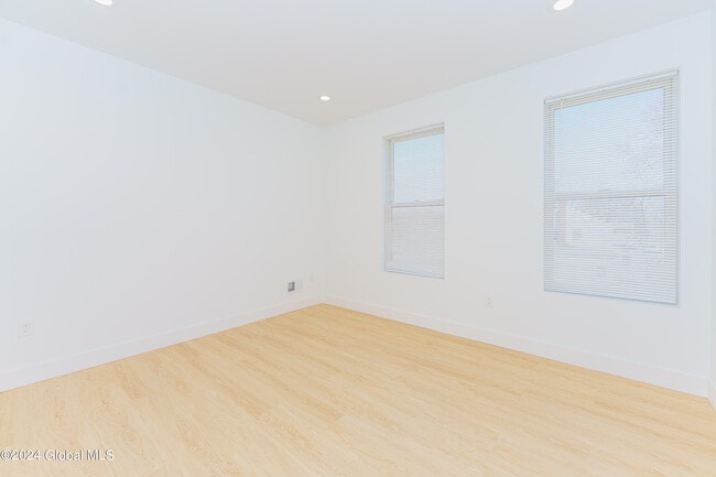 Building Photo - 1133 Loudon Rd
