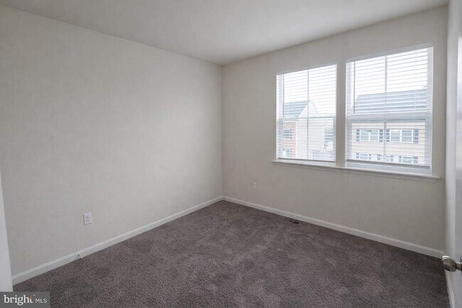 Building Photo - 210 Southwind Dr