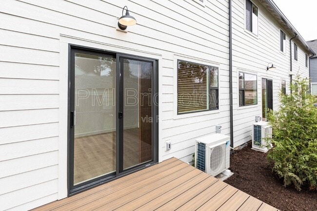 Building Photo - 6506 SE 63rd Ave