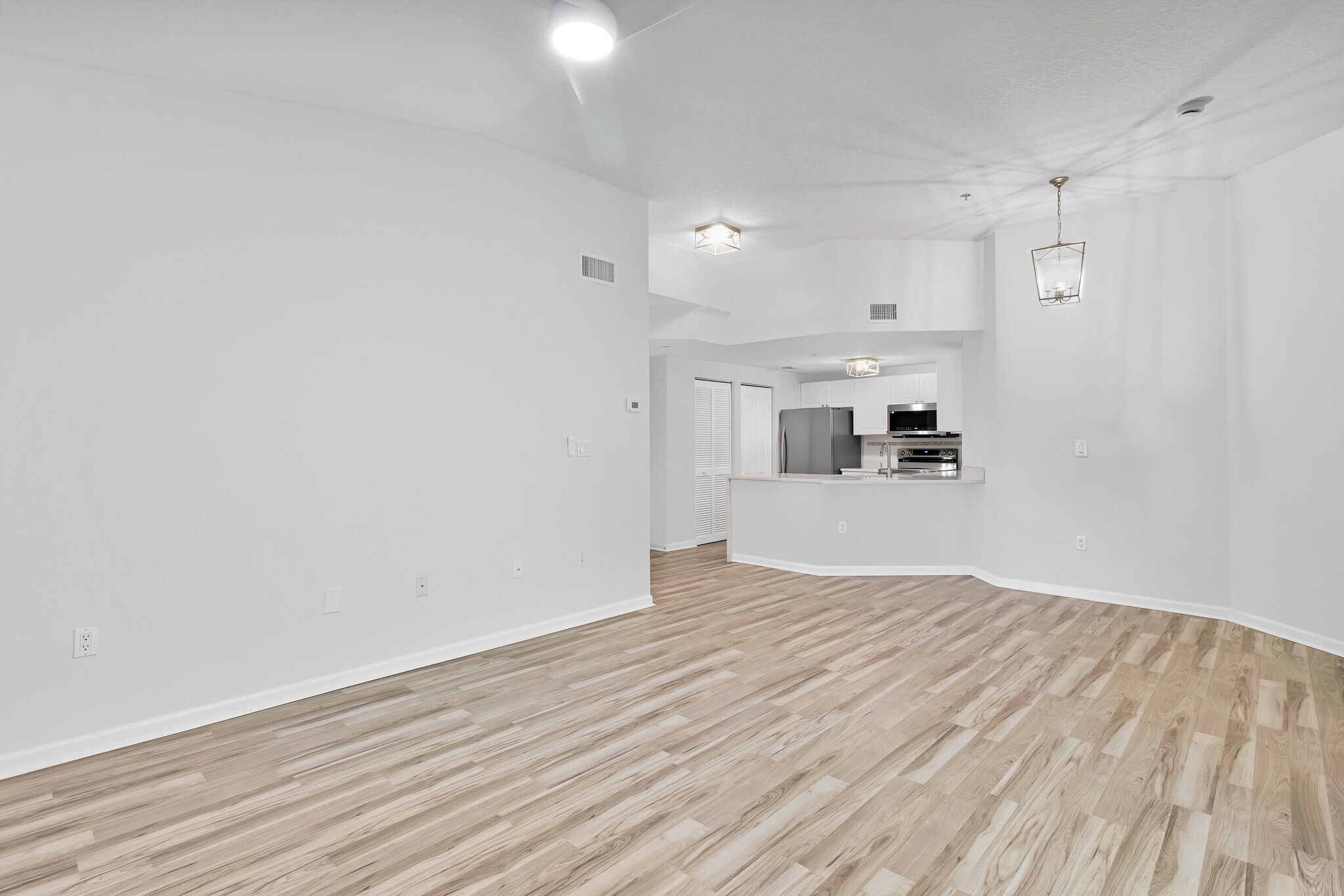 Building Photo - 5095 Fairways Cir