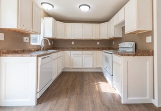 Building Photo - Available April 15!