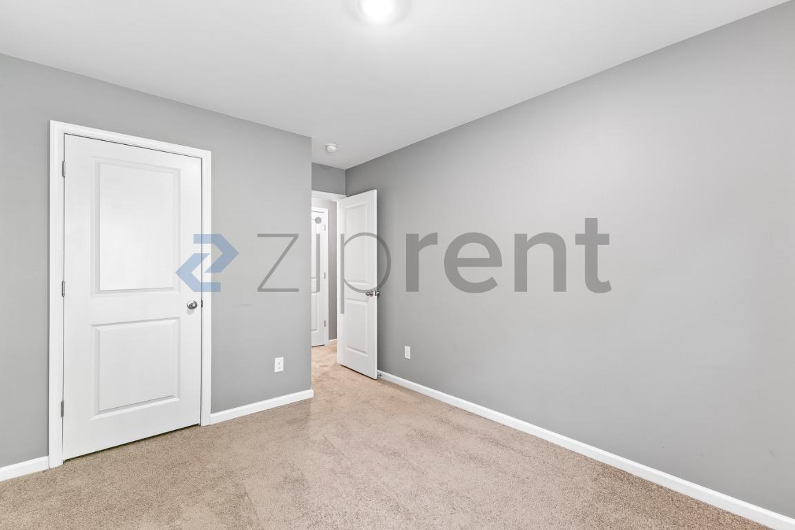 Building Photo - Unit